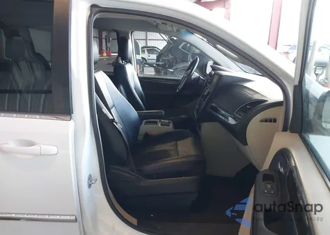 2016 Chrysler Town & Country Touring from USA, damaged, VIN 2C4RC1BG4GR296638